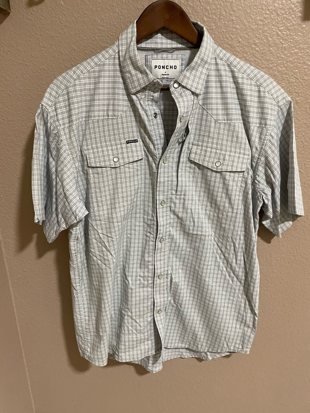 Poncho Men's Short-Sleeve Plaid Button-Up Shirt in Light Gray